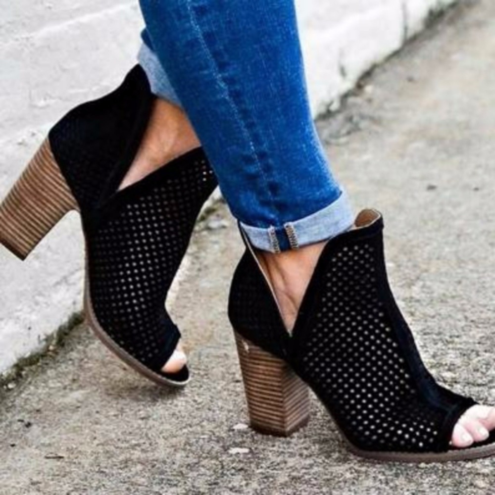 Lucky Brand | Larise Cut Out Ankle Bootie Womens 6 Black Slip On Suede